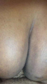 후배위에서 따먹히는 거유 흑누나 뚱뚱한 엉덩이