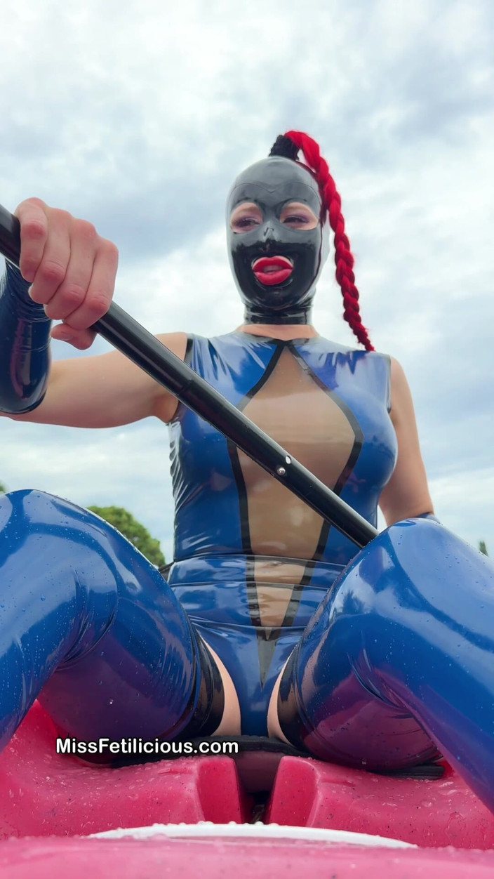 Miss_Fetilicious: Каякінг у латексі був веселим!