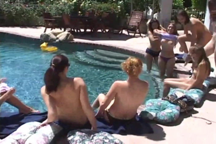 American Idol X: Lesbian jilat fingering pesta di kolam renang