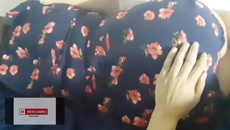 Mexicasero: Ibu tiri kawan saya tinggal di rumah saya memakai pakaian...