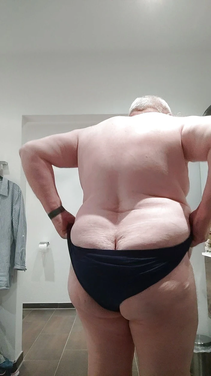 Karlchengeil: Представляя свою задницу в новых боксерах, попадаюсь, А это продолжение