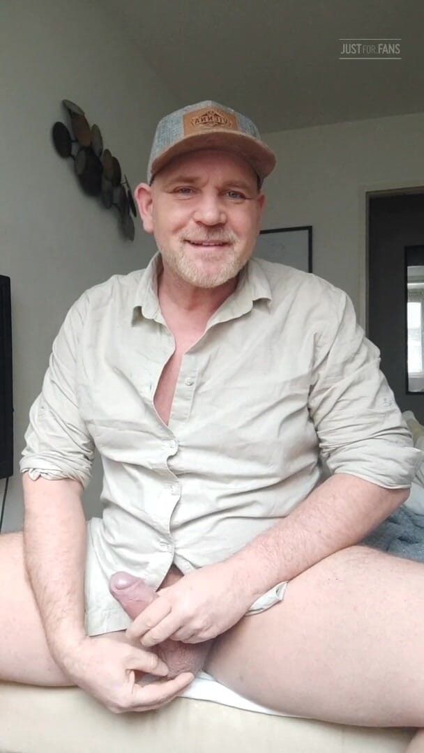 Dexterxxlfun: Papa pronkt met zijn grote lul