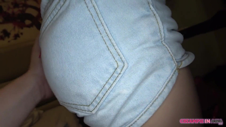 Creampie In Asia: 18 ans, vraiment mignonne, sa peau était très belle. Elle reçoit...