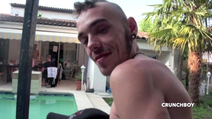 French Twinks Amator videos: Picwik futută în grădina exhib de un băiat bisexual