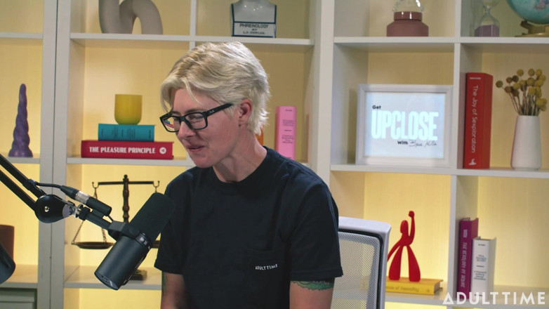 Adult Time Podcast: Khloe Kingsley esguichando na câmera e bandeiras vermelhas | o podcast...