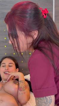 Home Massage Girl Is Excited to See the Body of Her Pregnant Client! He Touches It Until He Squirts