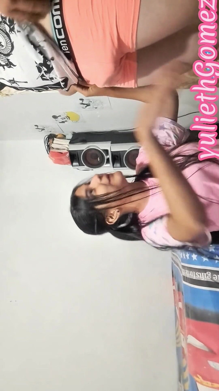 Yulieth Gomez: 私たちのカントリーハウスで私の美しい18歳の継娘との素晴らしいセックス