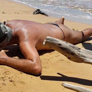 Ladysilvas: Ladysilva sulla spiaggia si abbronza il suo culo caldo