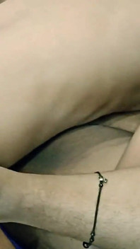 Indická bengálská vesnická bhabhi má sex s nezbedným Devarem! Sexy XXX