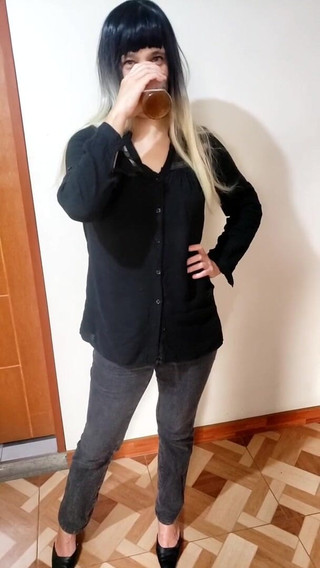 Agnes Swallow: This Bitch Smallow the Pee and Also Pees in Doggy...