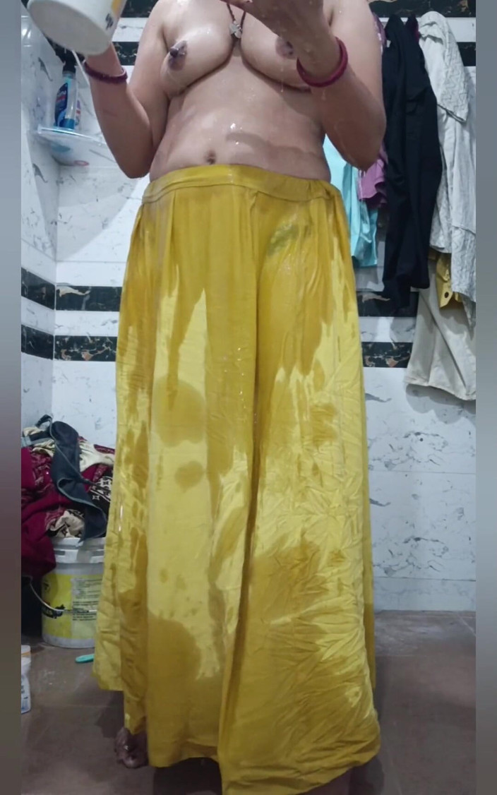 Priyahot77: Priya Bhabi New Style Body Show