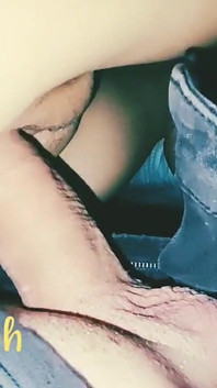 쪼이는 베이비시터 보지를 쭉 뻗고 Imside를 사정하는 두꺼운 자지