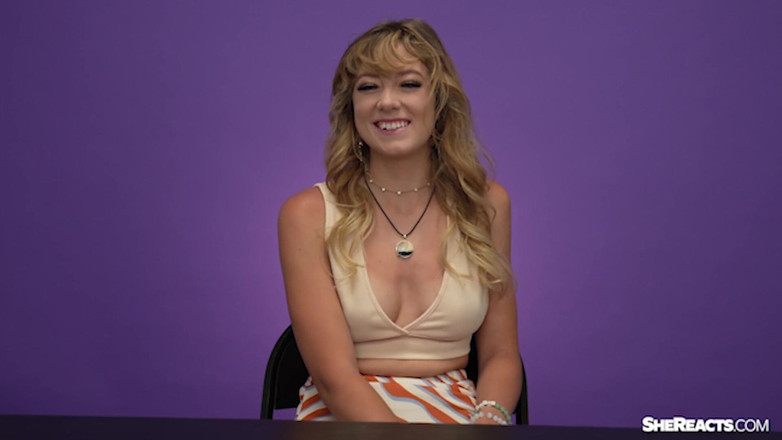 SheReacts: Вони реагують на те, що він дрочить і