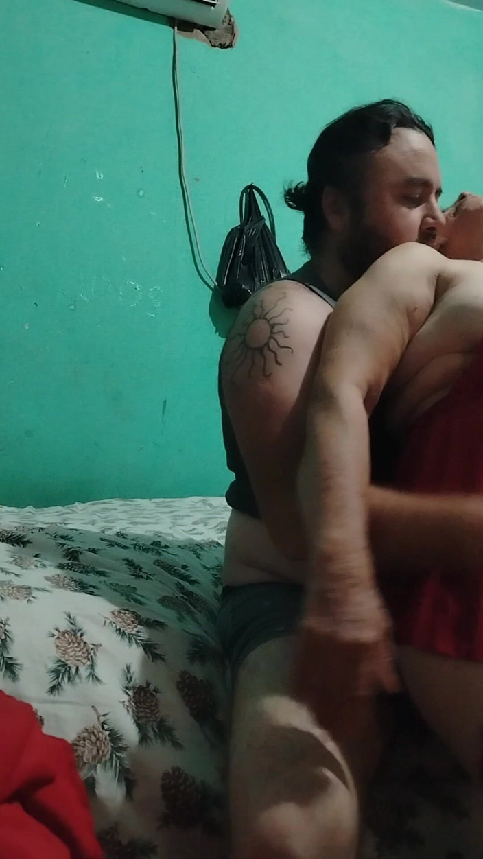 cextyu: Mẹ nóng bỏng bú cu trong đồ lót