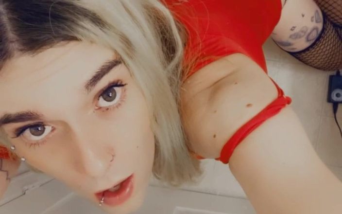 CarmenMelatonin: Sexy chica tomando un golpe por un consolador mecánico
