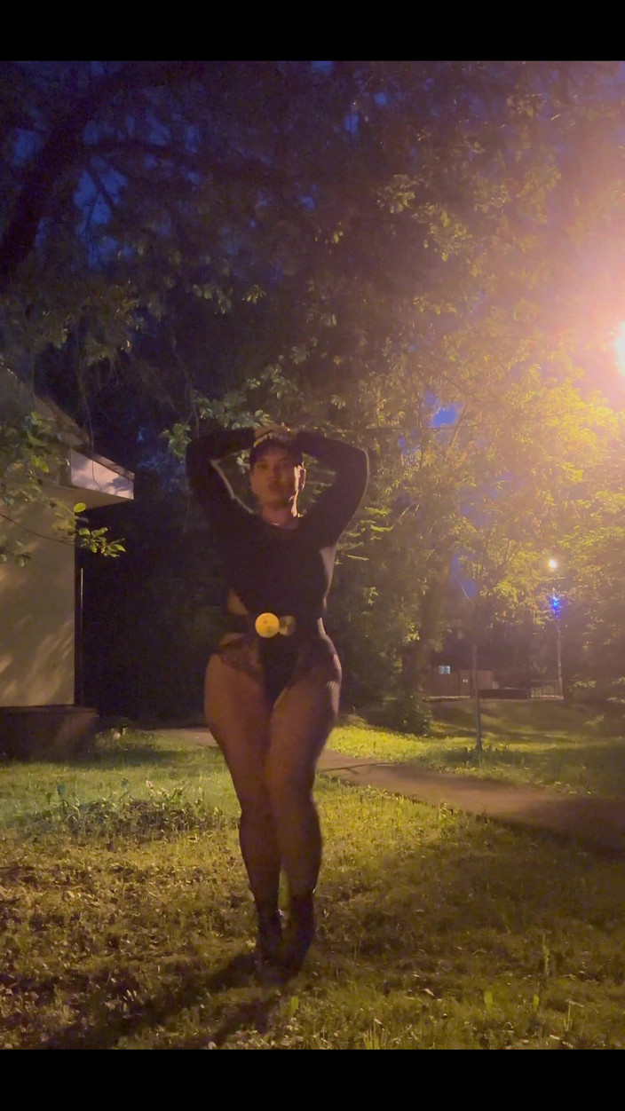 KarmenMilf: Ass Walking