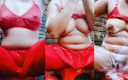Modern Beauty: 在洗澡时间打开红色萨尔瓦卡米兹。漂亮女孩在洗澡时展示胸部和多汁的阴户。