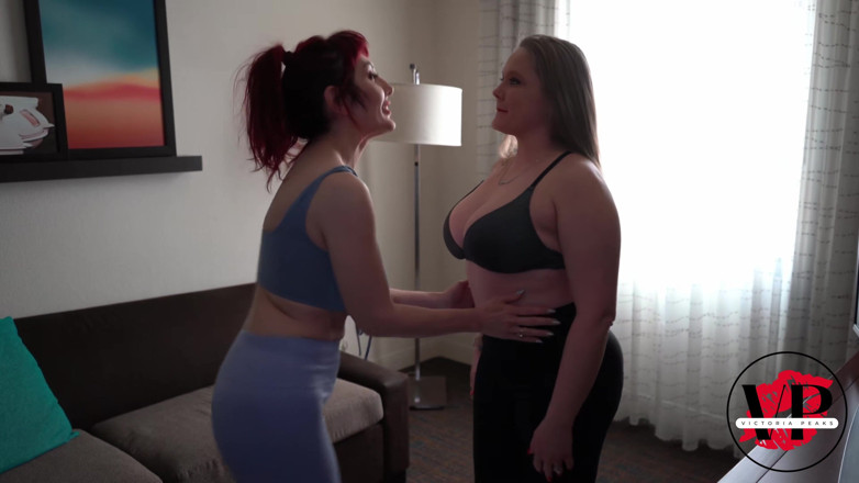 Victoria Peaks: Sesión de yoga se volvió traviesa