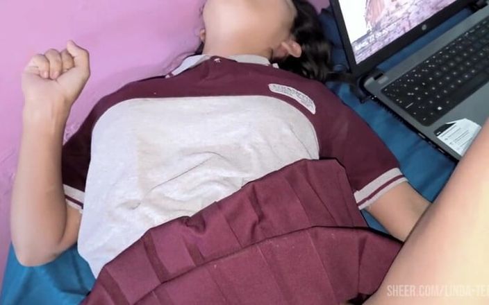 MorritasMX: 他一边在电脑上做作业一边操他的继妹。真正的自拍（完整视频）
