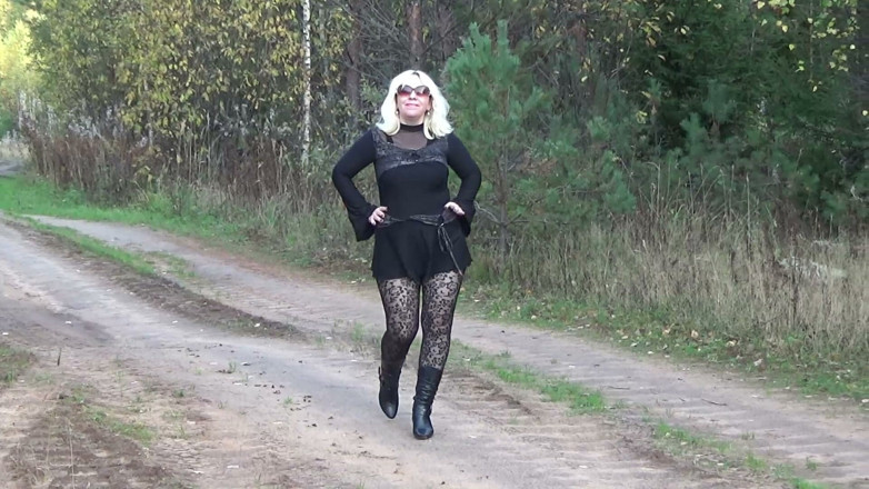 RedRoseRus: Hot MILF in Sexy Mini Dress