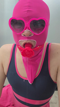 สาวน้อยคานิซ่า โรส ปากอ้าด้วย gag ดิลโด้ดูดลึกคอหอย