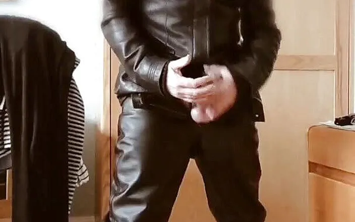 Bellhead: Leather jerk