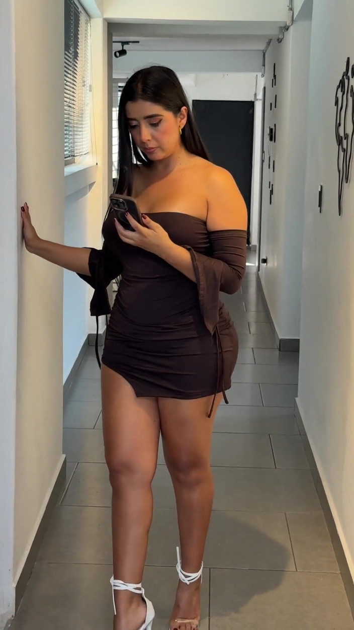 ThiagoLopez: Achter Camera's! Mijn Buurvrouw Kruipt in Mijn Bed En Mijn...