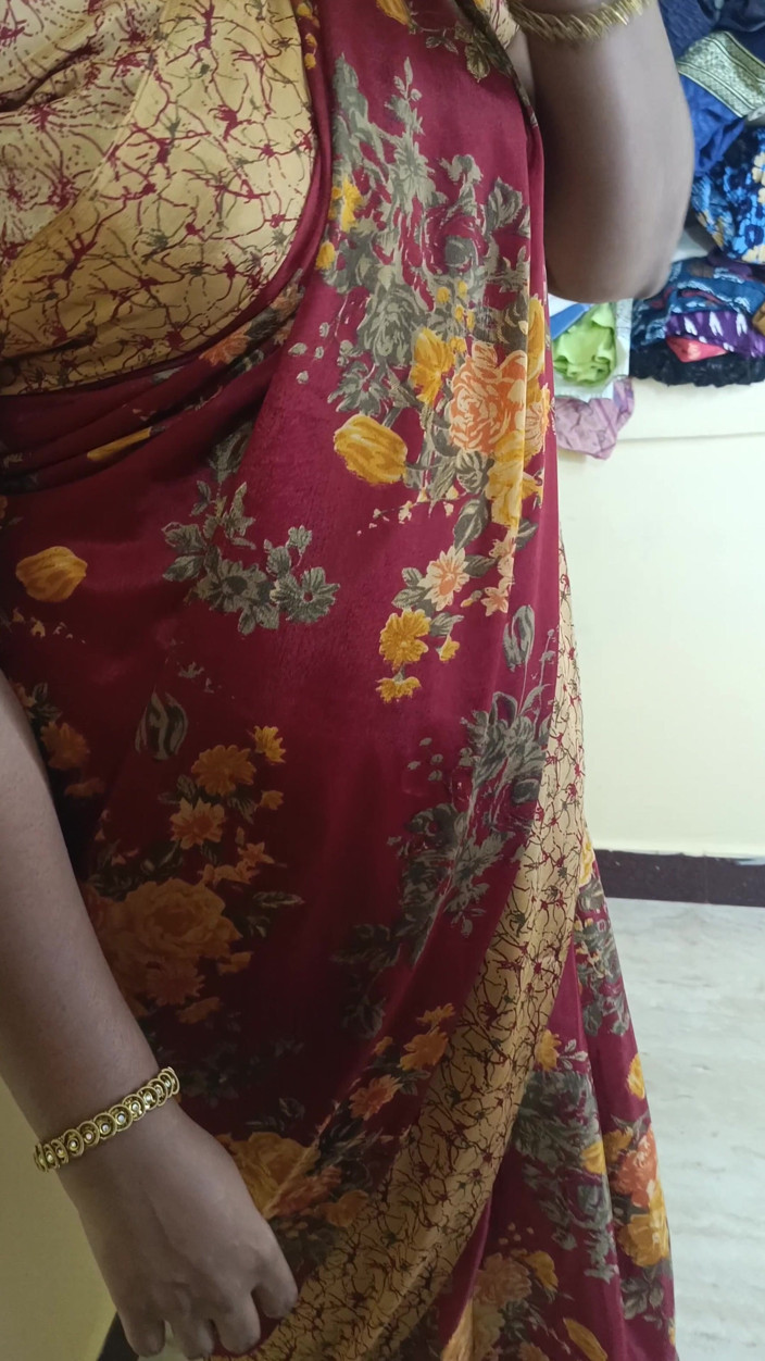 Inba: Red color saree cheating Housewife 1