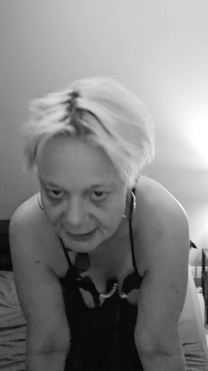 Sofy13: Sono Una Donna Matura, Una MILF Spudgiata Che Ama Giocare...