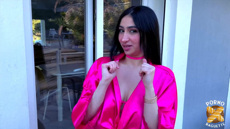 Porno Baguette: Didi se fait baiser par deux bites à gros nichons