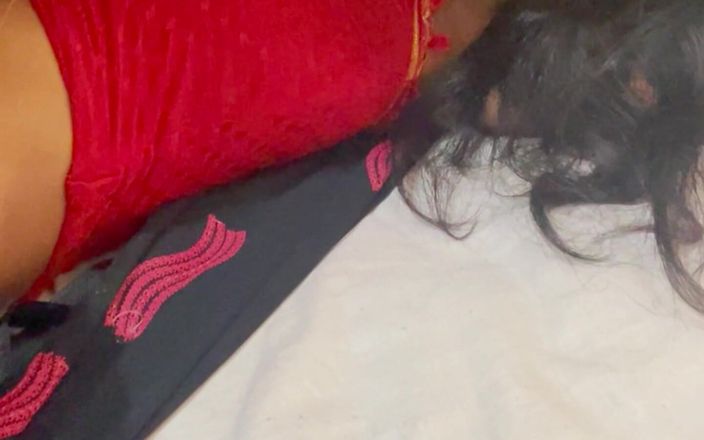 Crazy Poonam: 남편이 녹음하는 동안 집에서 바람난 남편 앞에서 친구에게 따먹히는 유명한 인도 바비 푸남
