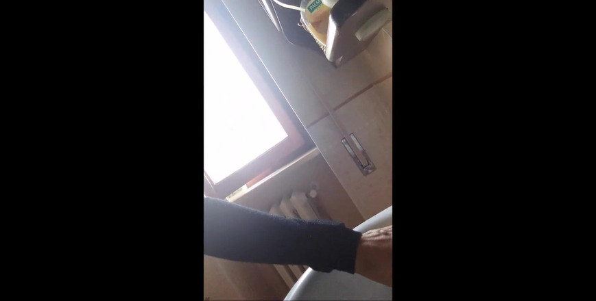 savannahamatoriale: Impossível segurar tanto xixi!