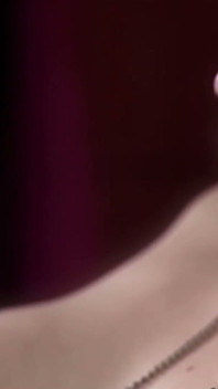 Qué lesbiana afortunada de obtener el paquete de juguete sexual completo de lencería como este