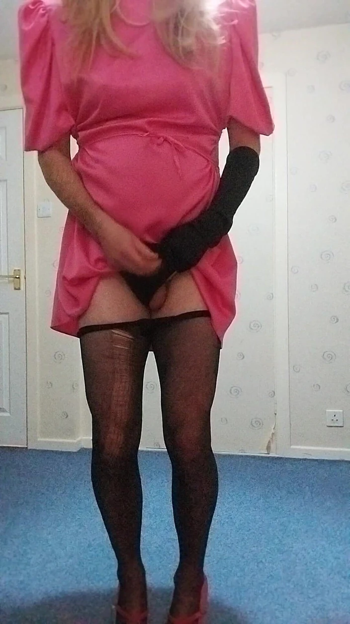 Cindy Belfast: Blonde Sissy Gorgeous Cum in Pink