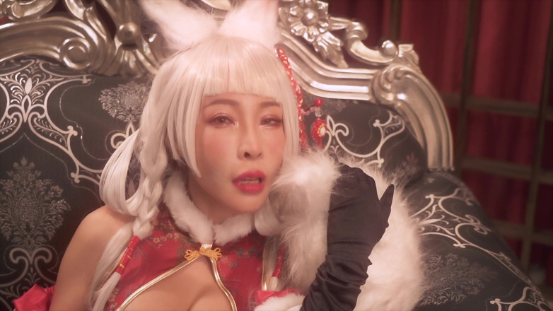 Asian Milfs n Teens: 그녀의 헌신적인 팬을 위한 선물을 받은 중국 e-girl - Perv Milfs n Teens