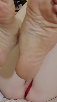 Feticismo del piede transgender con sborra sui piedi - Adorazione del piede