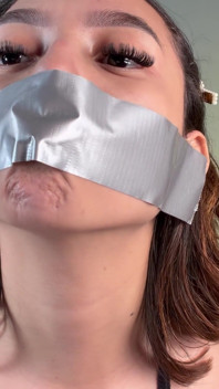 Đôi môi vuông đang hoạt động