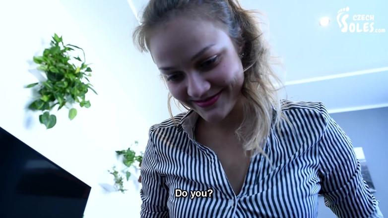 Czech Soles - foot fetish content: Accélérateur des pieds vulnérable et domination