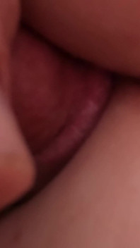 Mijn kontgaatje is te strak voor zijn pik, dus heeft hij in plaats daarvan me gefokt