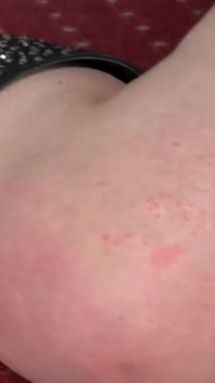 Badass ragazza fa scopata anale e culo in bocca con un grosso cazzo