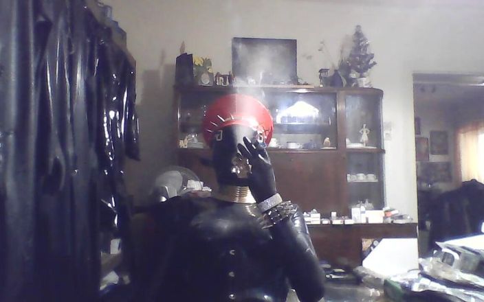 Latexsmoker: 라텍스 캣슈트 흡연
