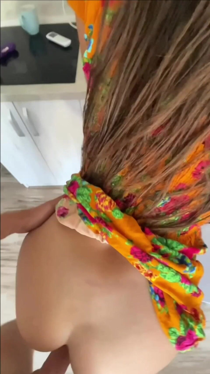 Johnny Grey: 激しい中出しセックス - 従順なティーンがキッチンでヤックされるヨヤ・グレイ