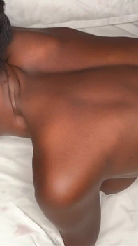 POV: Preenchendo sua esposa negra pequena como sobremesa. Creampie!