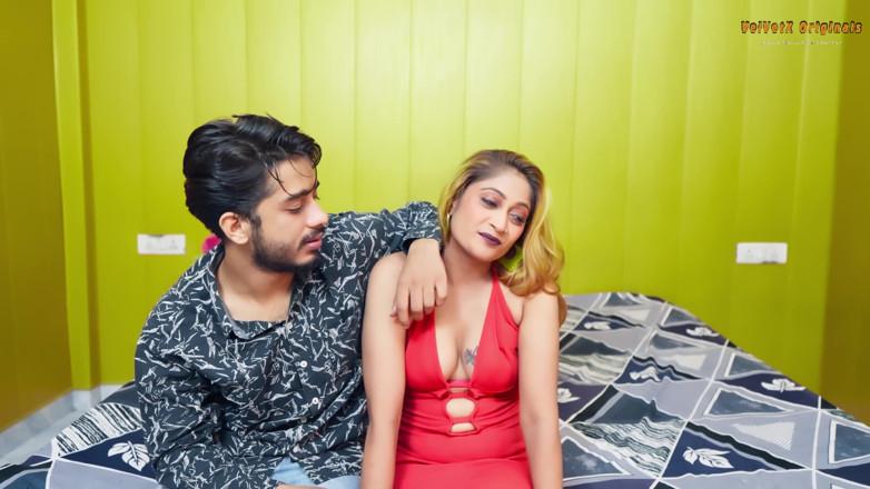 VelvetX Original: Un nouveau couple indien baise