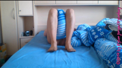 Carmen_Nylonjunge: Bed Humping