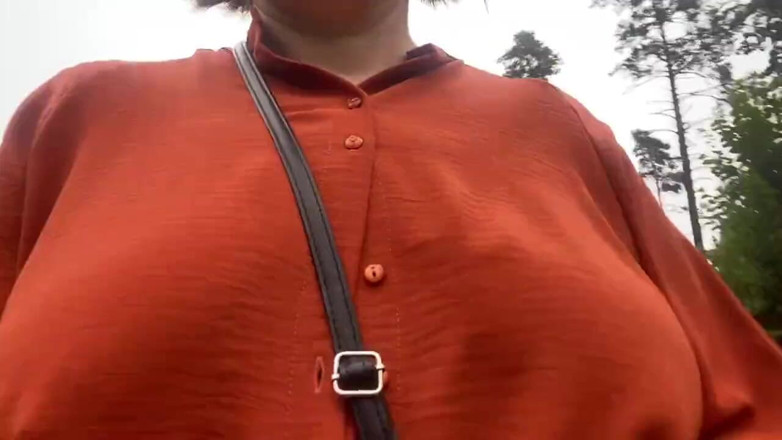 Mary Di: Kelipan di luar pepek. Menunjukkan tetek besar semula jadi dan...
