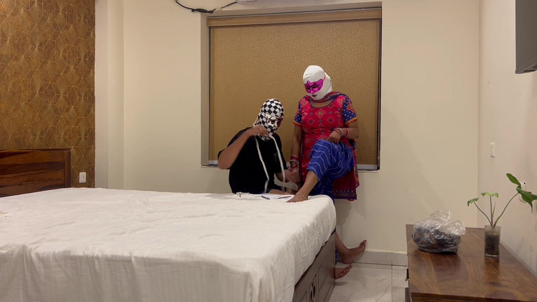 Besharam Jodi: Desi Bengalli yenge besharam terzisi odasında domaltarak ve misyoner tarzında...