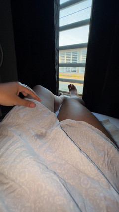 EMY_AND_JONH: 邻居路过，透过窗户看到我他总是玩疯，看着我的阴户