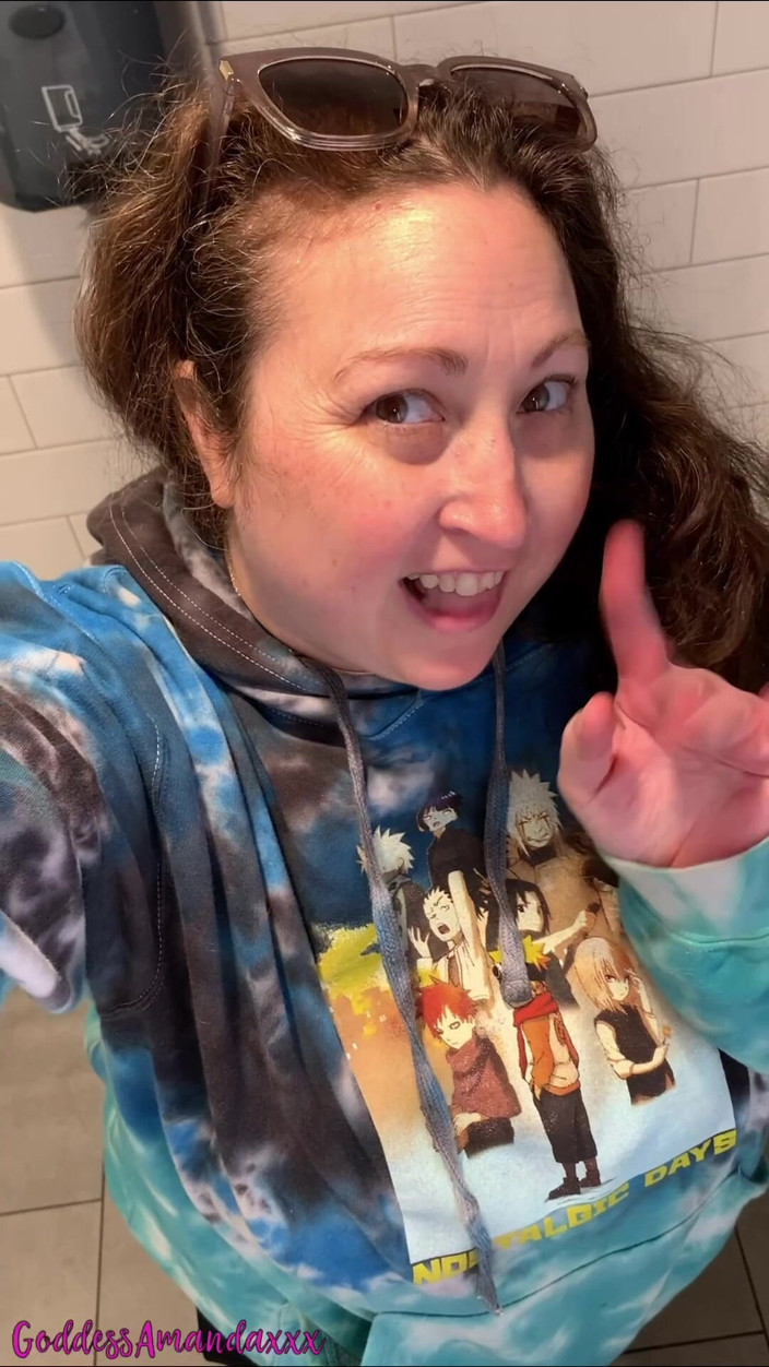 Goddess Amanda: Fat Pussy Peeing in Public Toilets