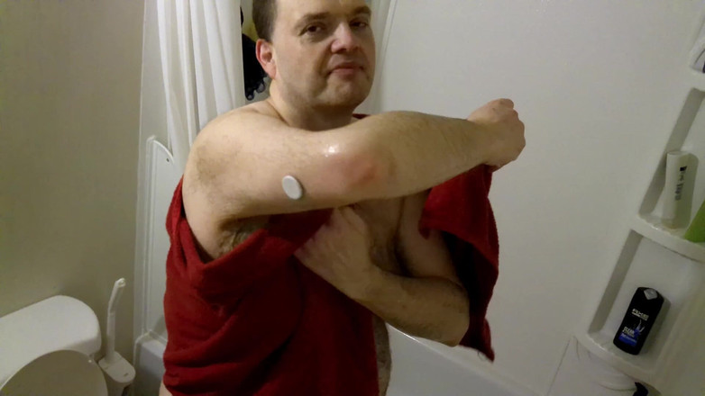 Caressonnous: Nevlastní otec se chystá sprchovat